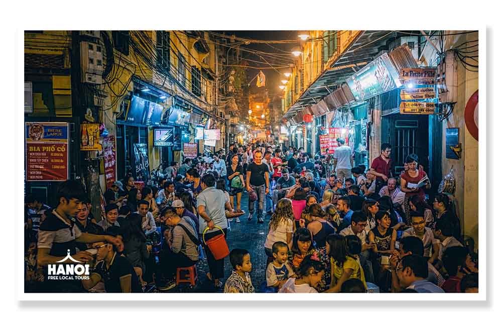 The common scene of crowded Ta Hien street