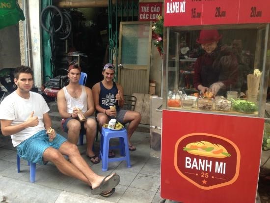 Travelers enjoyed banh mi 25 in Hanoian style