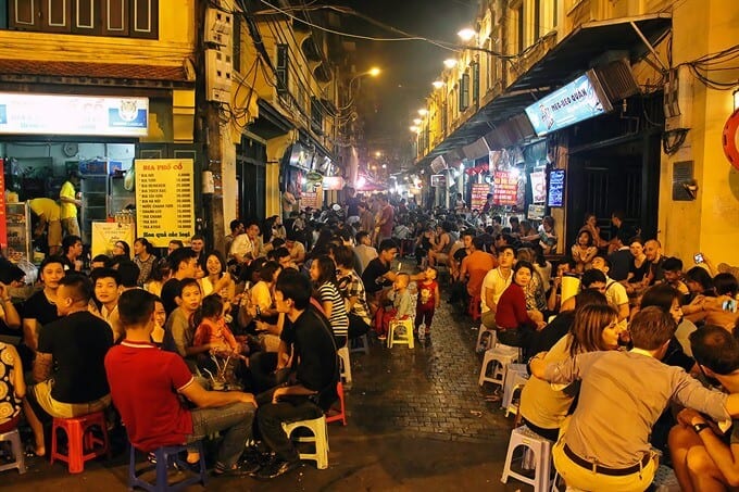 Ta Hien Street At night